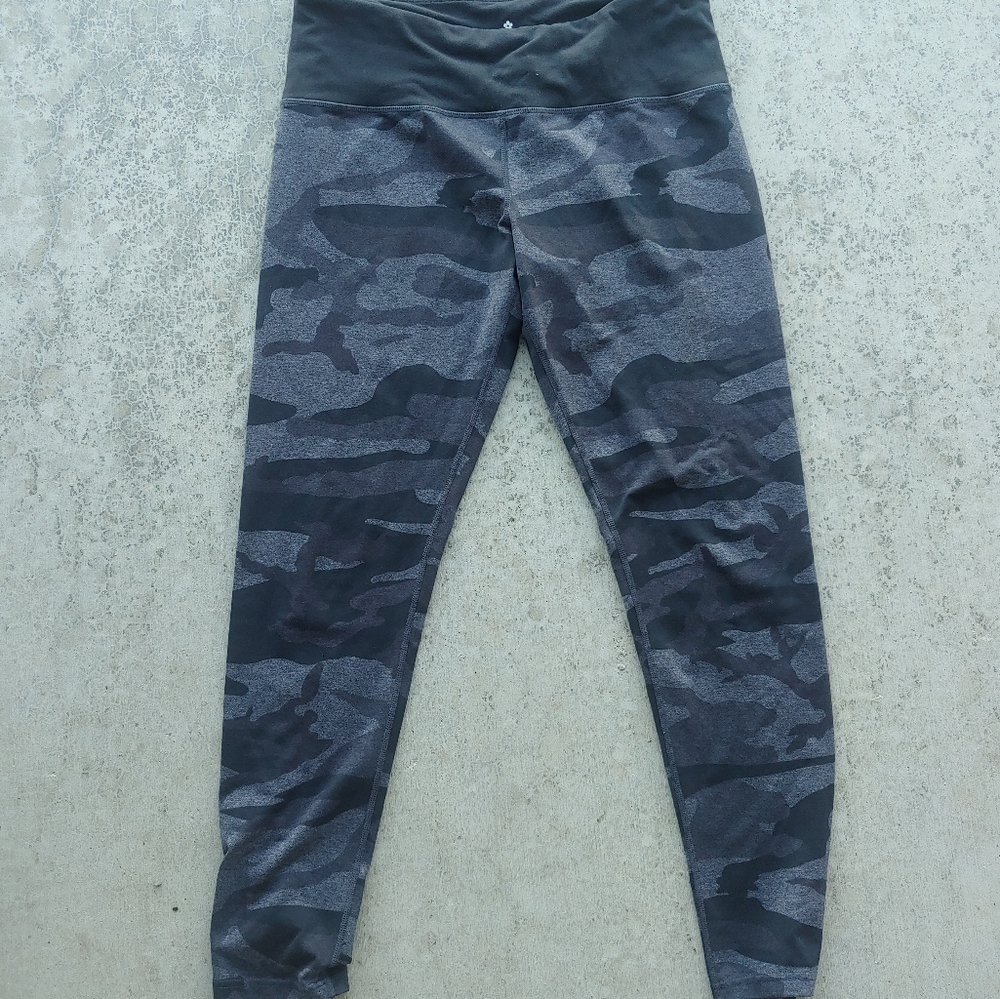 Tuff athletics camo leggings size L